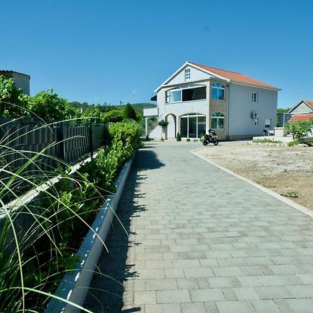 Apartment Lana Bristivica Dış mekan fotoğraf